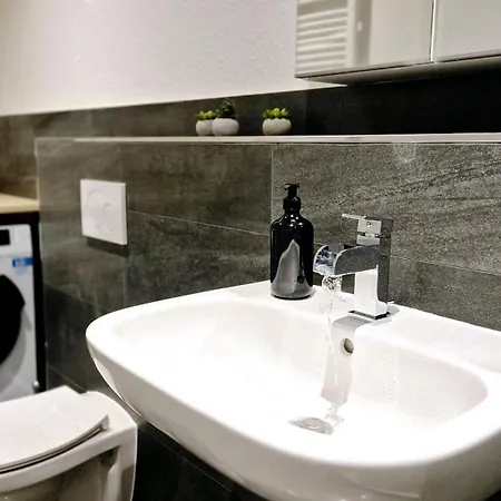 Tiny-Home-Stil Nah Am Rhein Mit Super Verkehrsanbindung Wiesbaden Exterior foto